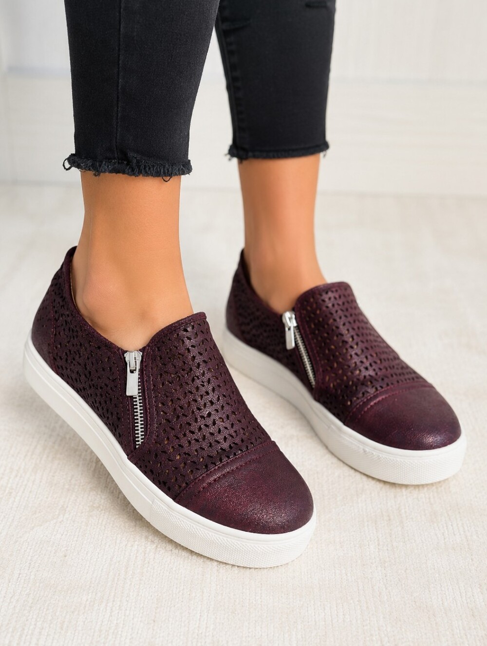 REPORT Slip-on Sneakers with side zipper